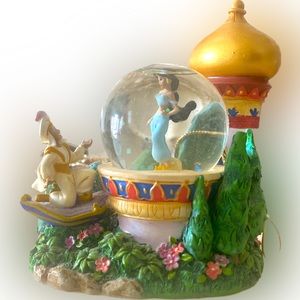 Disney’s ALADDIN Snowglobe Collectible!
